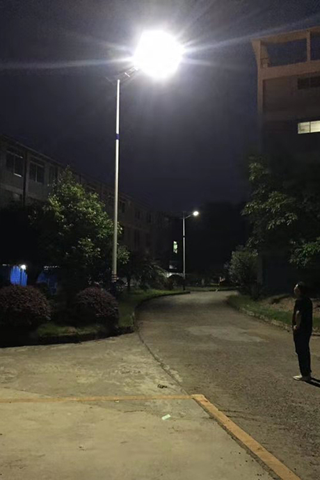 校内黑夜